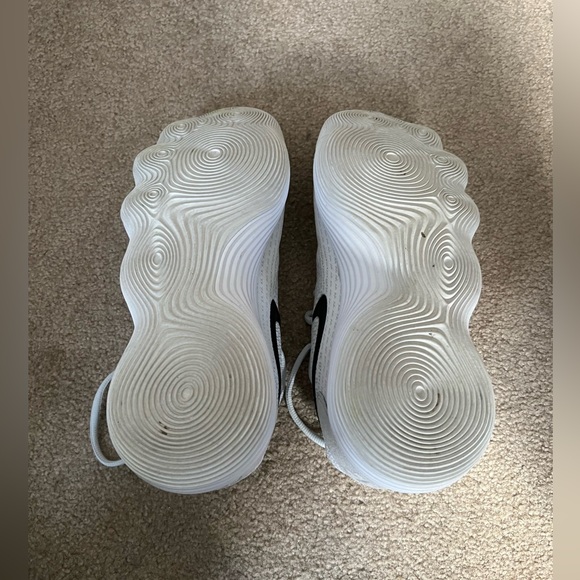 Nike Hyperdunk Low - Picture 3 of 4